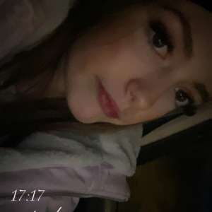 Sarah oppas in Den Haag foto 1